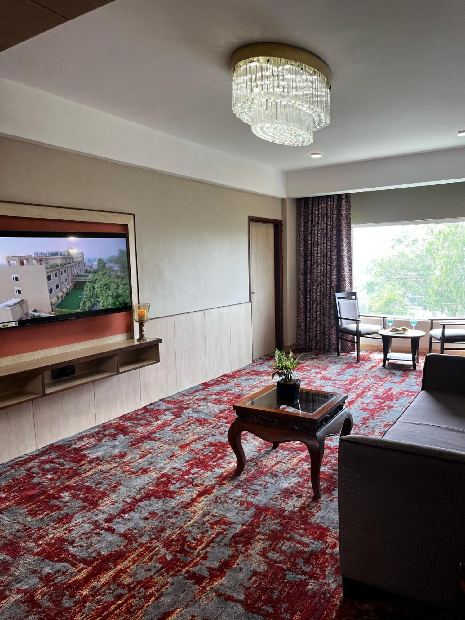 The Lalita Grand Mathura- Vrindavan Luaran gambar